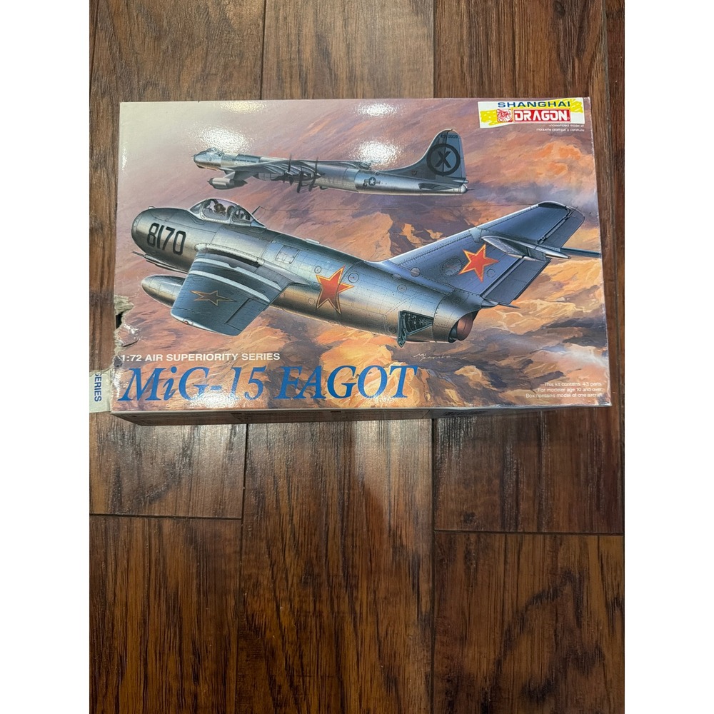 Shanghai Dragon MiG-15 1:72 Air Superiority Series Model Kit 2504 Vintage